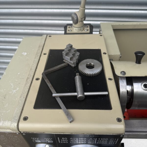 Harrison M250 Screwcutting Metal Centre Lathe 3 Phase - Image 4