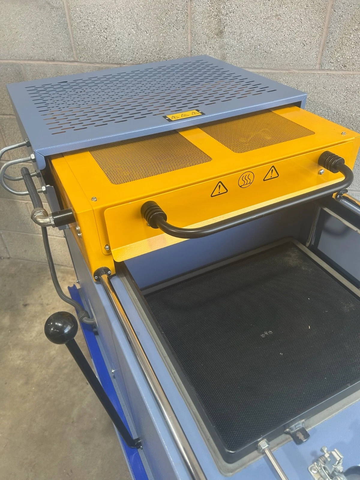 CR Clarke 750FLB Vacuum Former on Stand with Reducing Frames 230v - Image 9