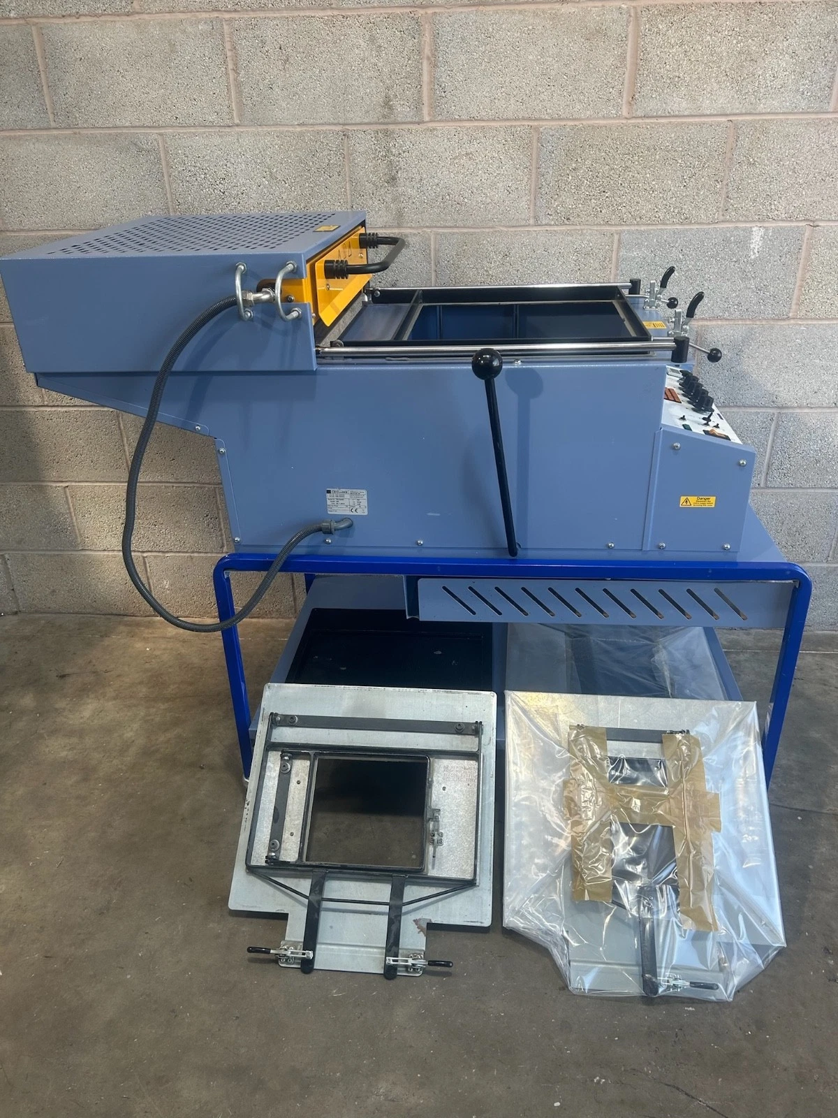 CR Clarke 750FLB Vacuum Former on Stand with Reducing Frames 230v - Image 10