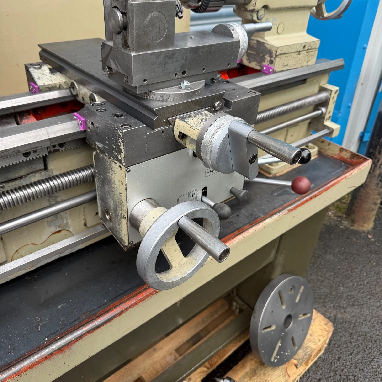 Harrison M300 Gap Bed Gear Head Screwcutting Centre Metal Lathe 3 Phase - Image 10